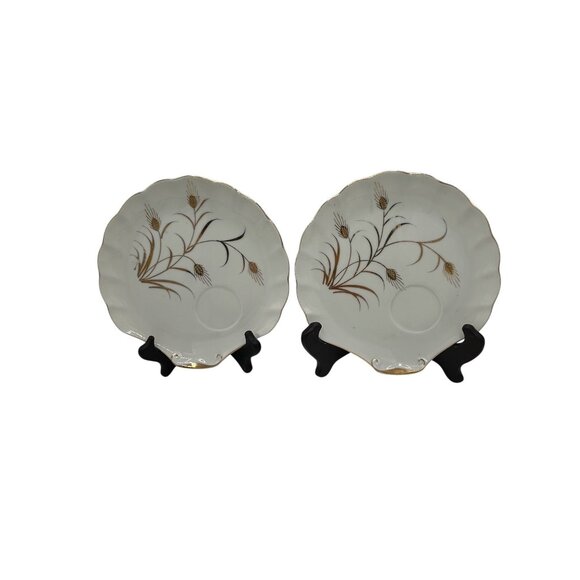 Lefton Snack Plates Hand Painted Castle Gold Scalloped Edge Shell Shaped 8" VTG - Picture 1 of 6